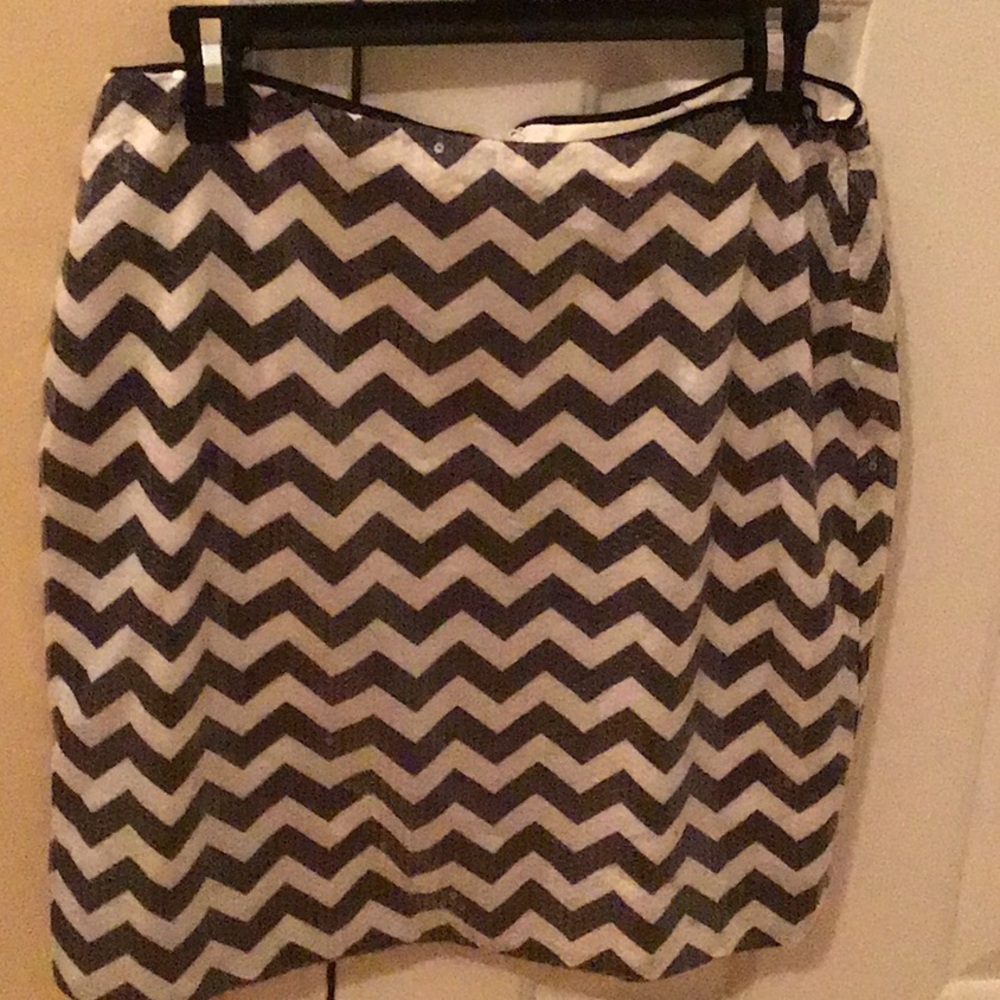 ADORABLE 🎊Carmen Marc Valvo Women’s clear sequin skirt size 10